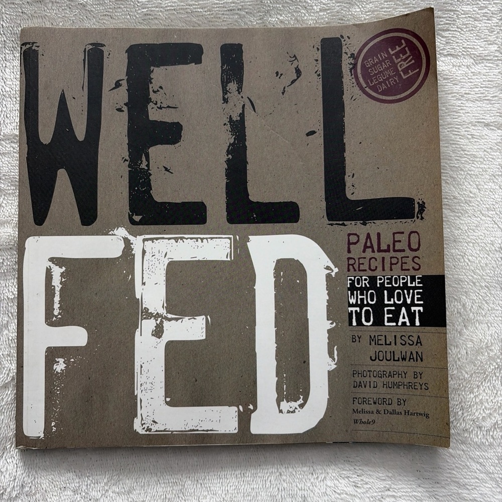 Well Fed Paleo‎ Cookbook by Melissa Joulwan - Brown & White Cover